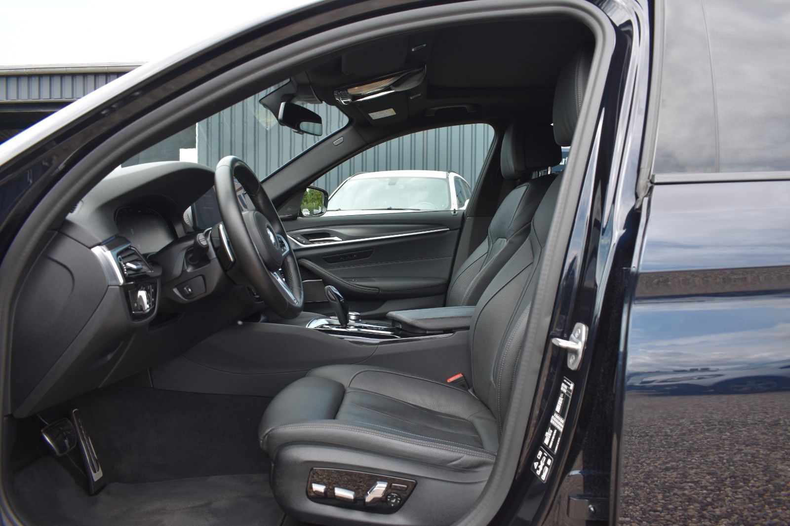 Fahrzeugabbildung BMW 530d Touring xDrive M Sport HUD H&K Pano Integra