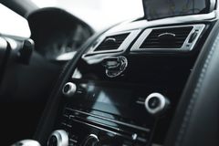 Fahrzeugabbildung Aston Martin V12 Vantage Carbon Black Edition *MwSt / Manual*