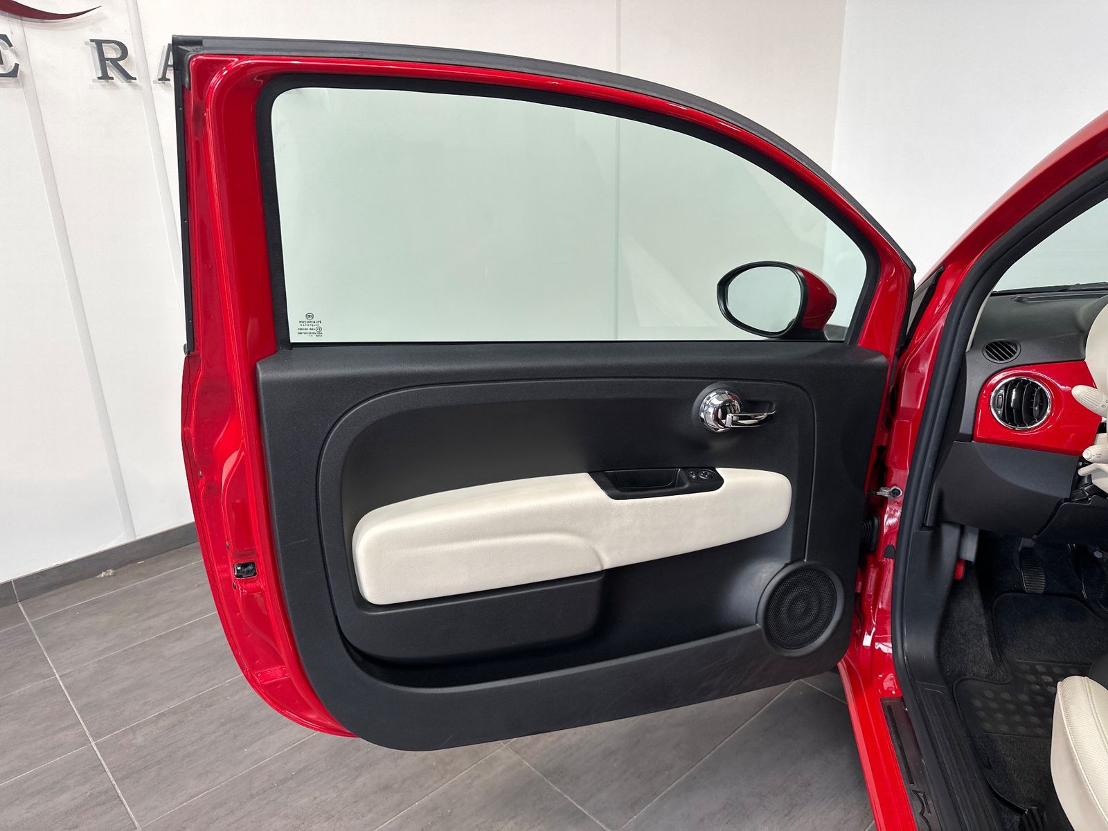 Fahrzeugabbildung Fiat 500C 1.0 GSE Mild-Hybrid Dolcevita CARPLAY