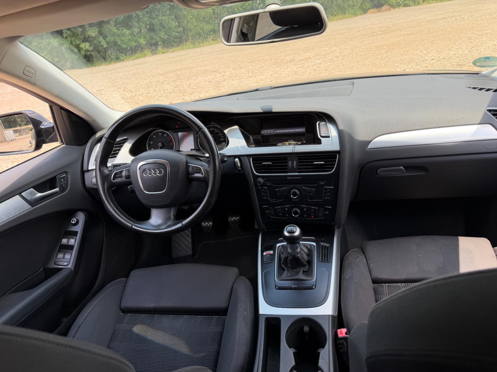 Audi A4 2011 — photo 9