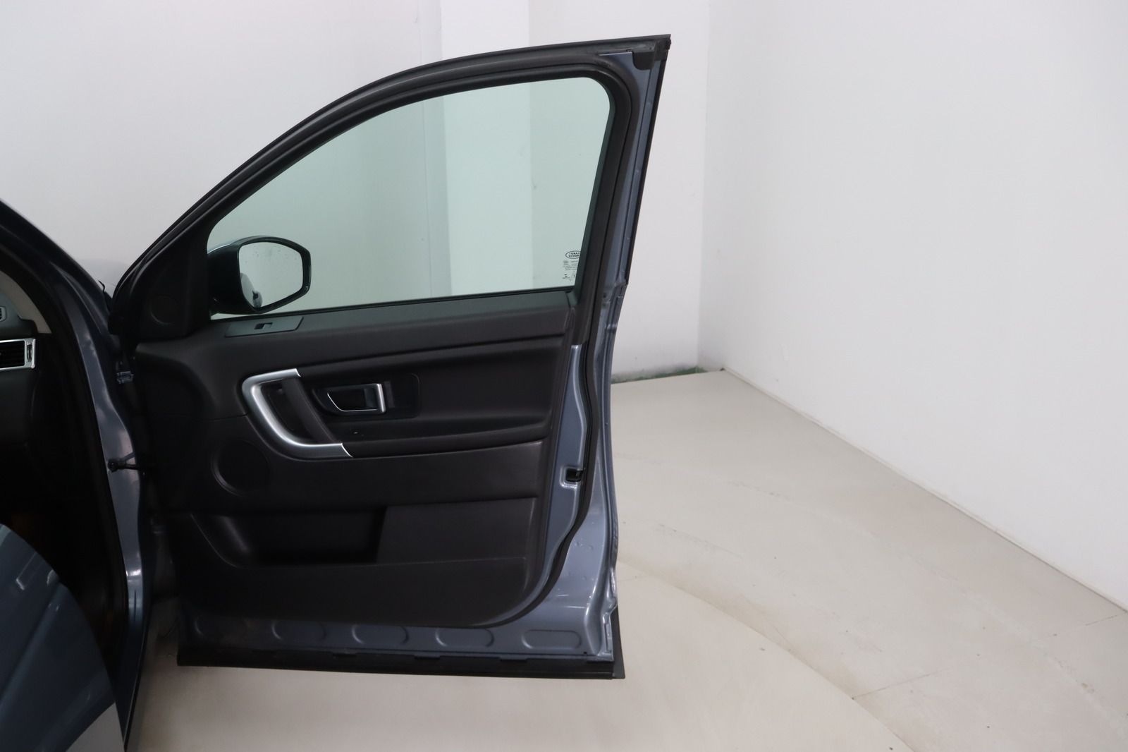 Fahrzeugabbildung Land Rover Discovery Sport 2.0 TD4 SE AWD
