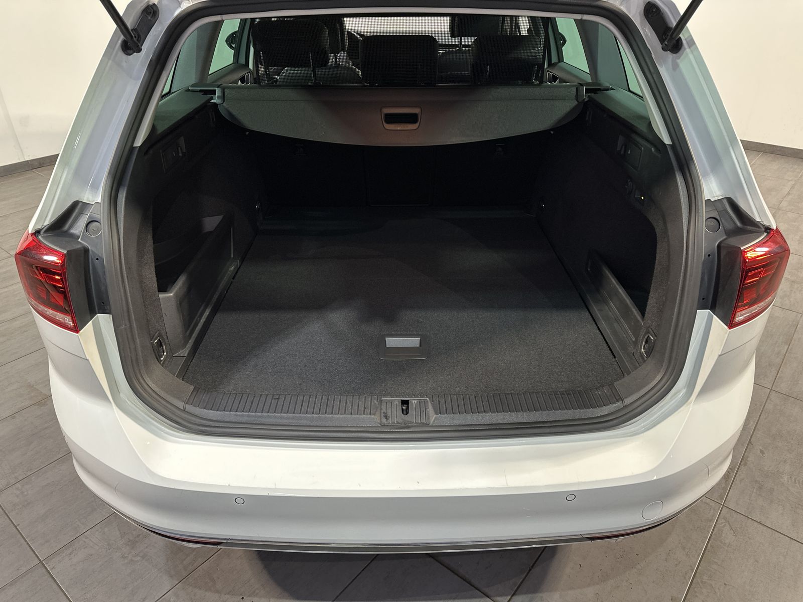 Fahrzeugabbildung Volkswagen Passat Variant DSG GTE Hybrid NAV+LED+AHK+VC+PP