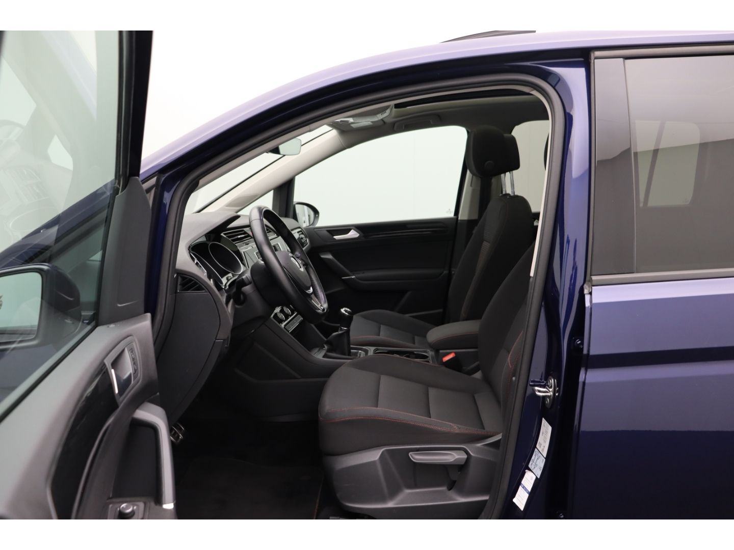 Fahrzeugabbildung Volkswagen Touran Comfortline BMT ACC, Pano, Schiebedach