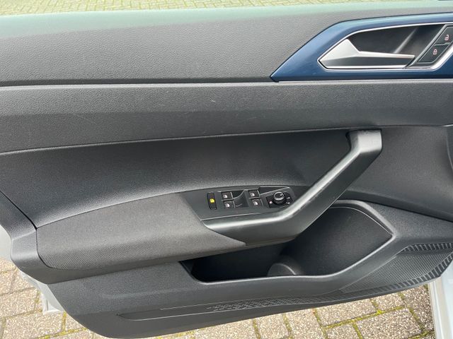 Volkswagen Polo VI United NAVI Active Info-Display
