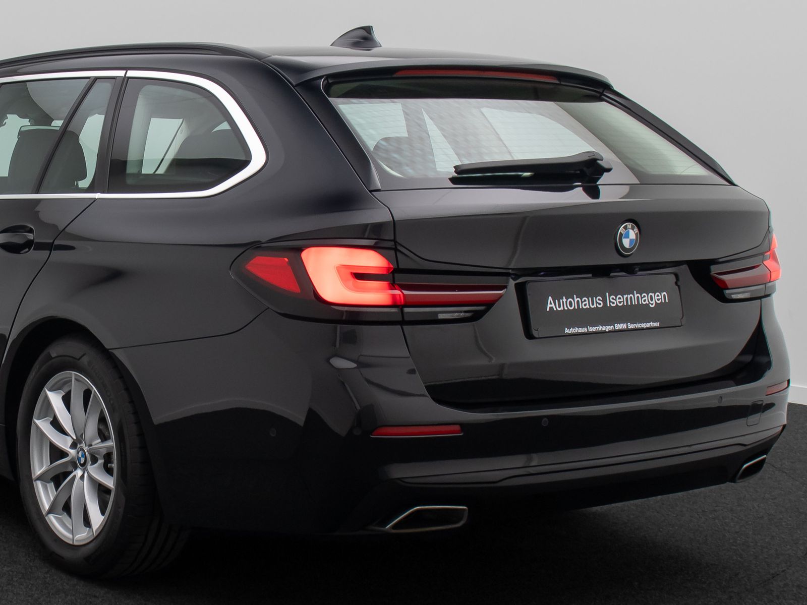 Fahrzeugabbildung BMW 540d xD ACC Laser HUD DAB Panorama H/K Belüftung