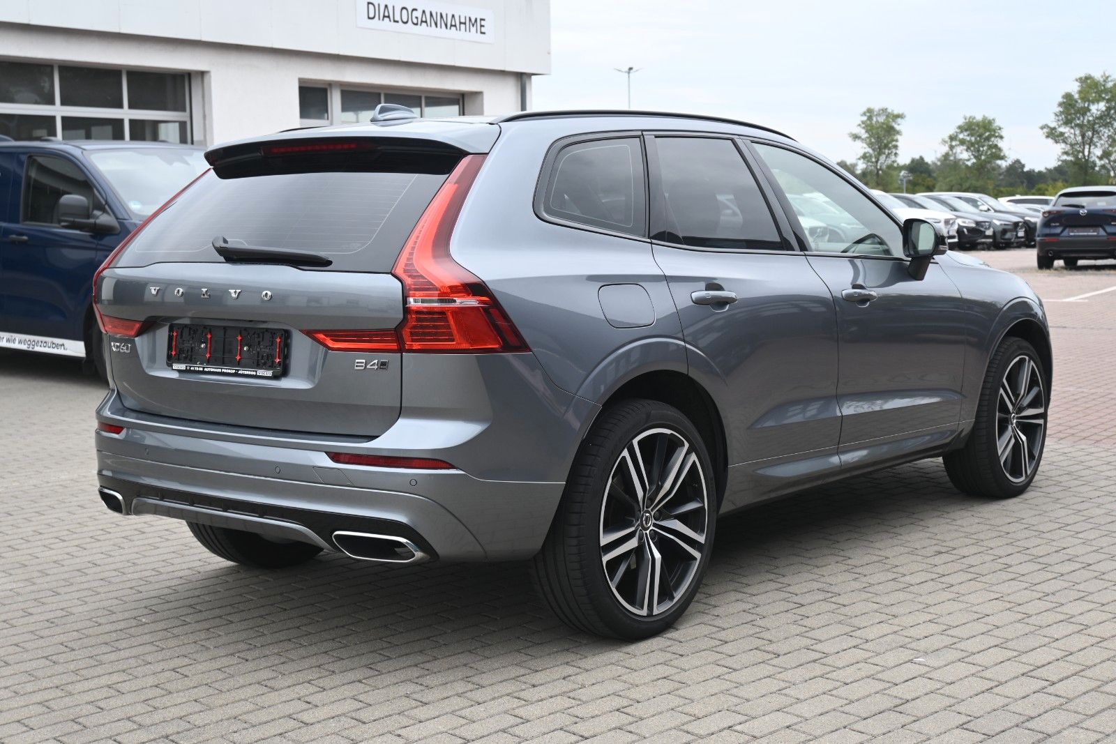 Fahrzeugabbildung Volvo XC60 B4 D AWD R Design*STDHZG*PANO*RFK*ACC