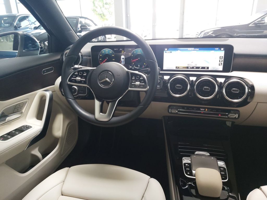 Mercedes-Benz A 220 4M DISTR. LEDER Progressive Multibeam