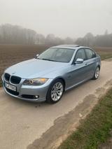 BMW E90 320i - BMW 320: E90