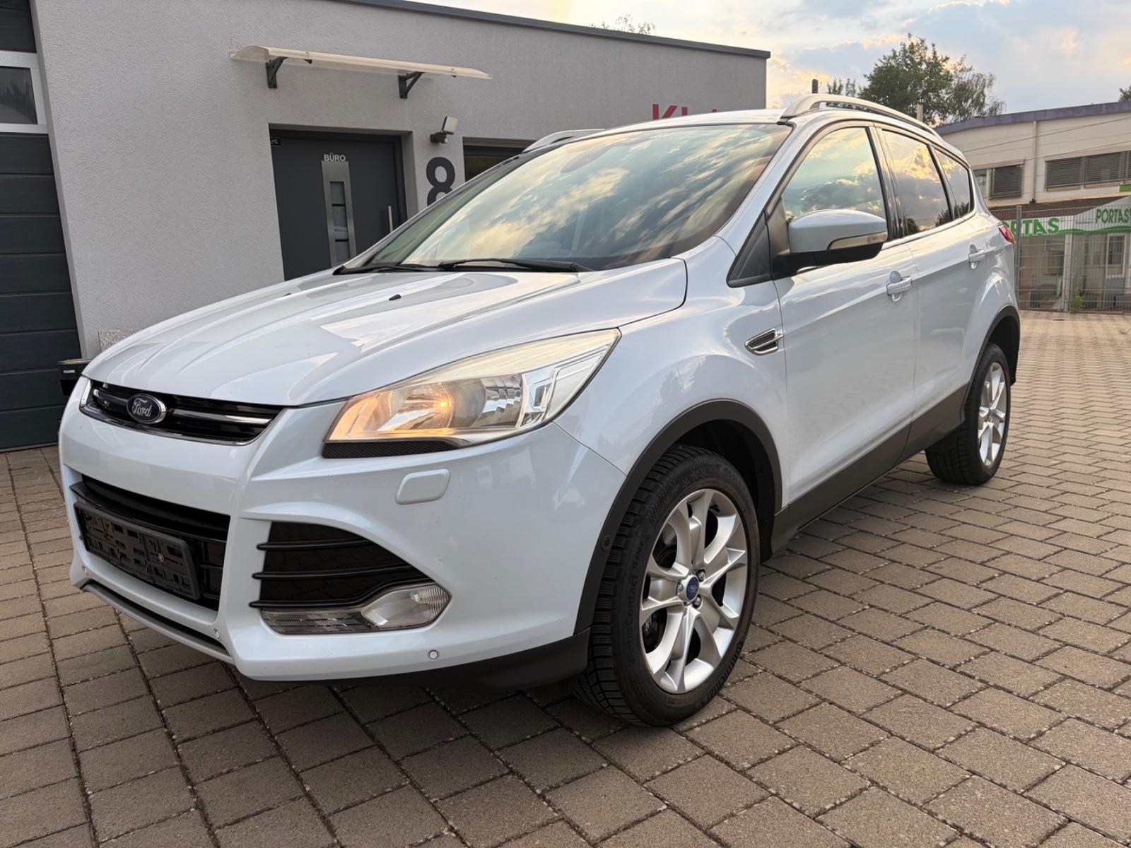 Ford Kuga Titanium 4WD .Sonderlackierung.