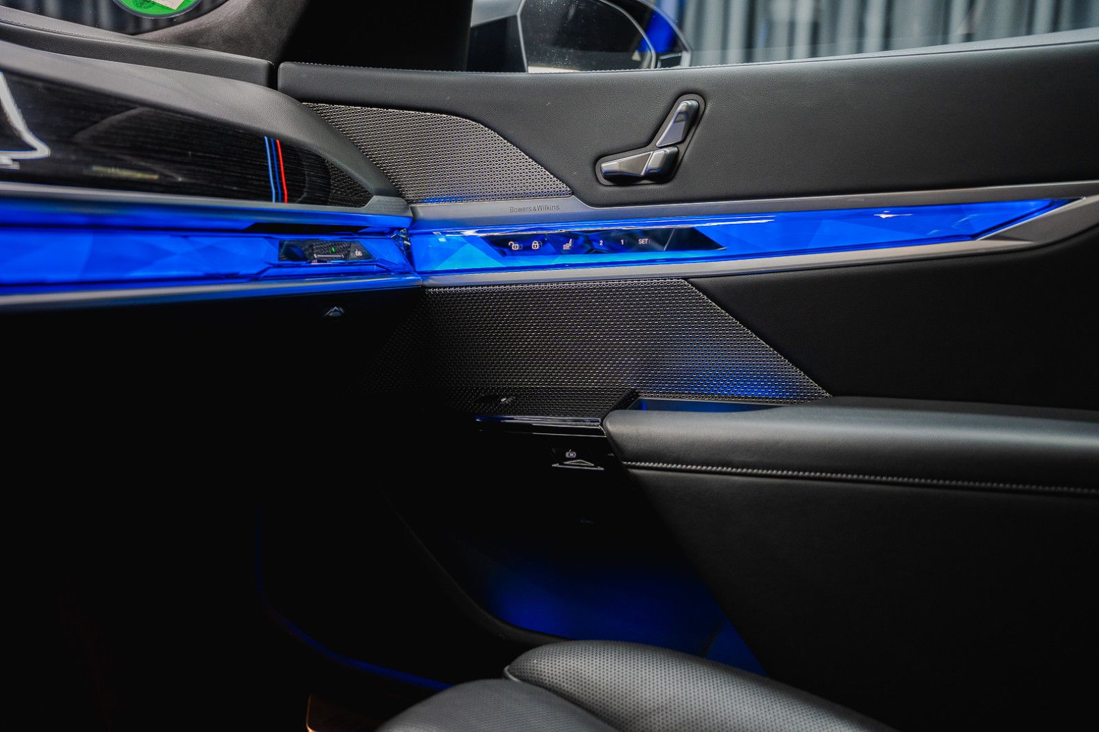 Fahrzeugabbildung BMW 740 d xDrive *M Sport Pro*Iconic Glow*Theater TV