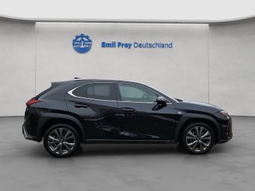 Lexus UX - 4