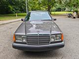 Mercedes-Benz E 260 W124 - scheckheftgepflegte Mercedes E 260