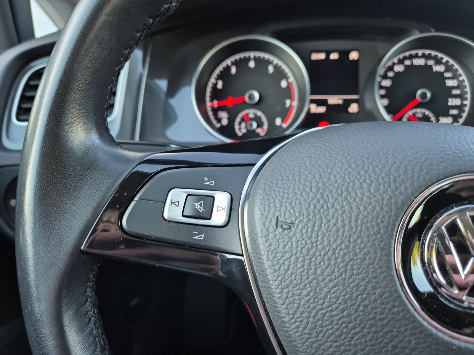 Fahrzeugabbildung Volkswagen Golf VII Variant TSI Comfortline Climatronic PDC