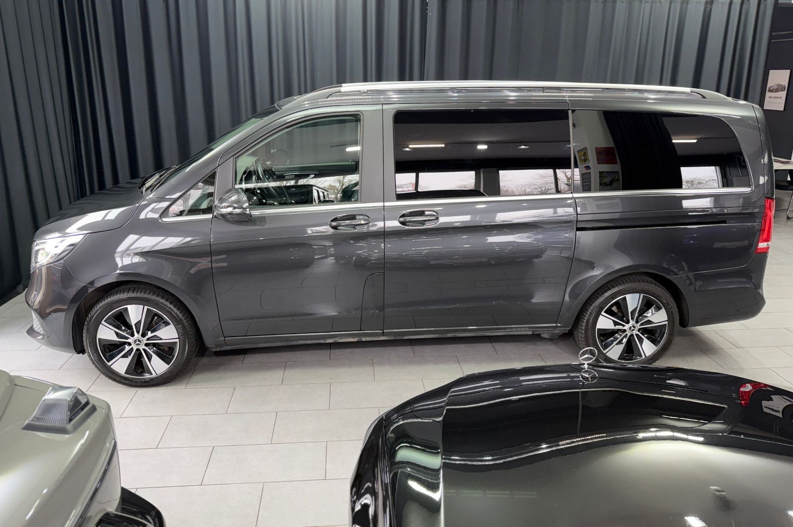 Fahrzeugabbildung Mercedes-Benz V300 d AVANTGARDE EDITION 4MATIC lang|BURMESTER|