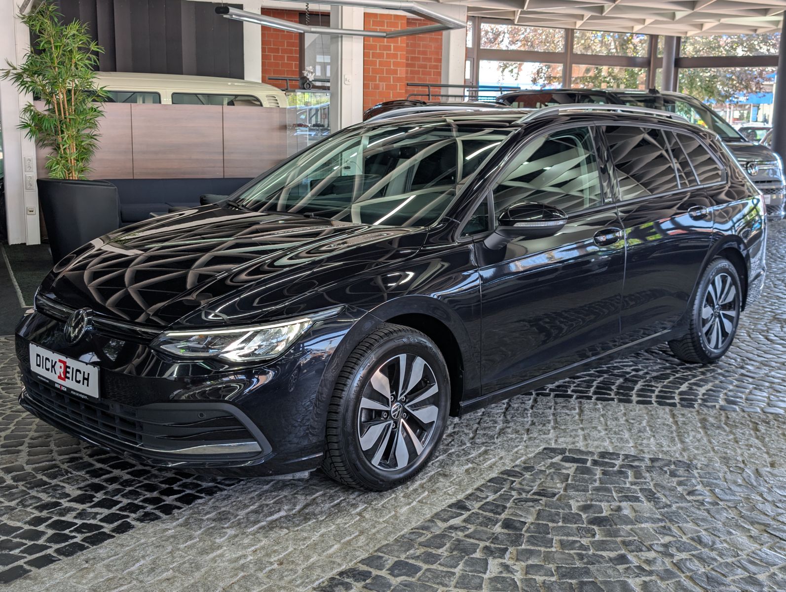 Fahrzeugabbildung Volkswagen Golf Move 1.5 TSI ACC LED SHZ VIRT AMBI APP BHL