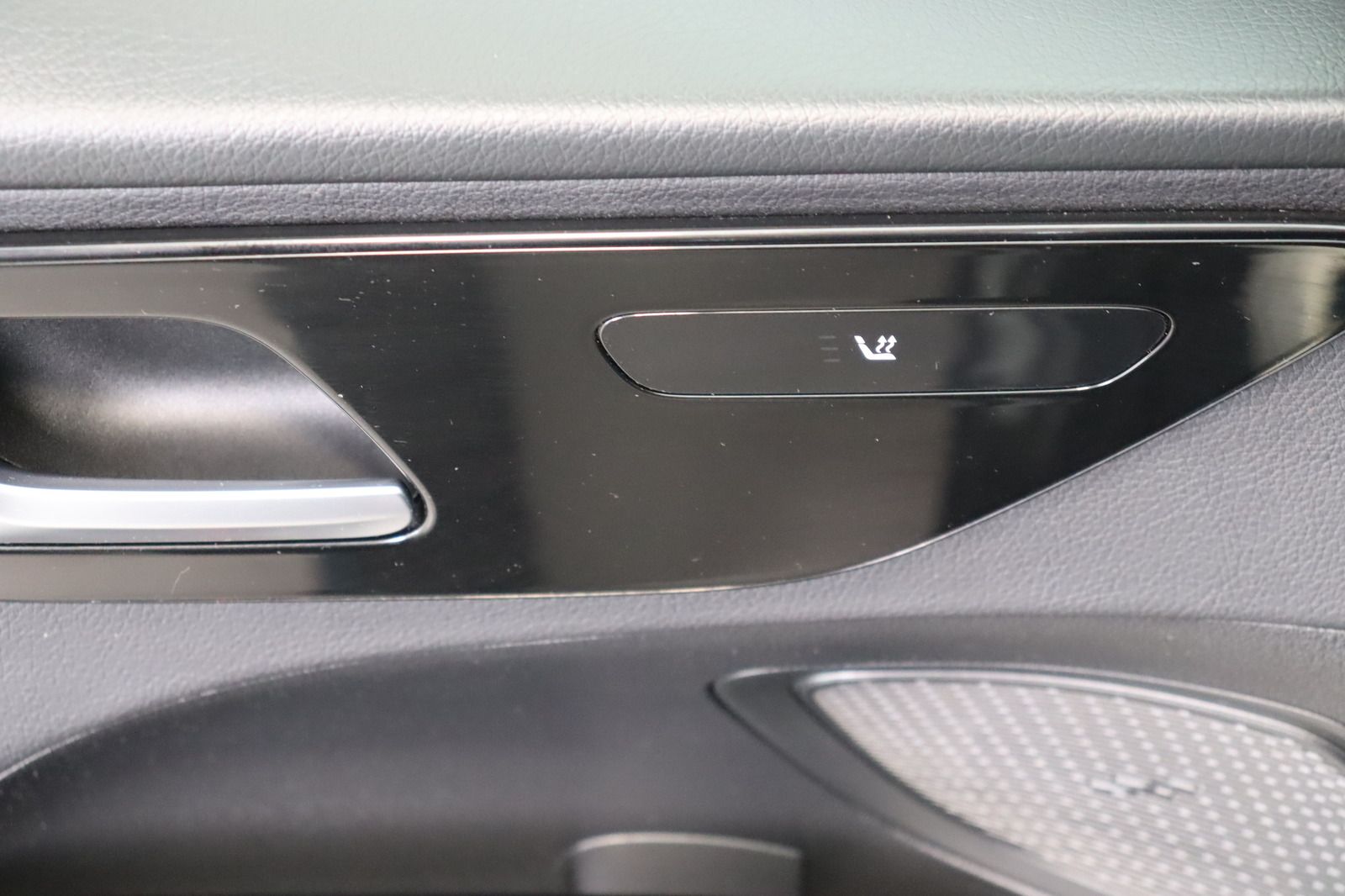 Fahrzeugabbildung Mercedes-Benz C 300 T d Avantgarde * Navi * LED * Sitzhzg.