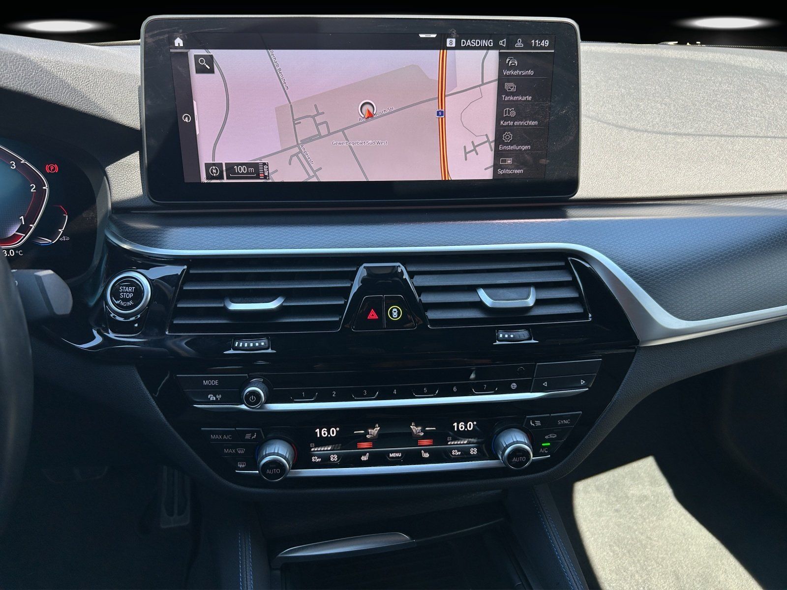 Fahrzeugabbildung BMW 530d Aut. M-Sportpaket/LIVE-COCKPIT/KAMERA/LED/