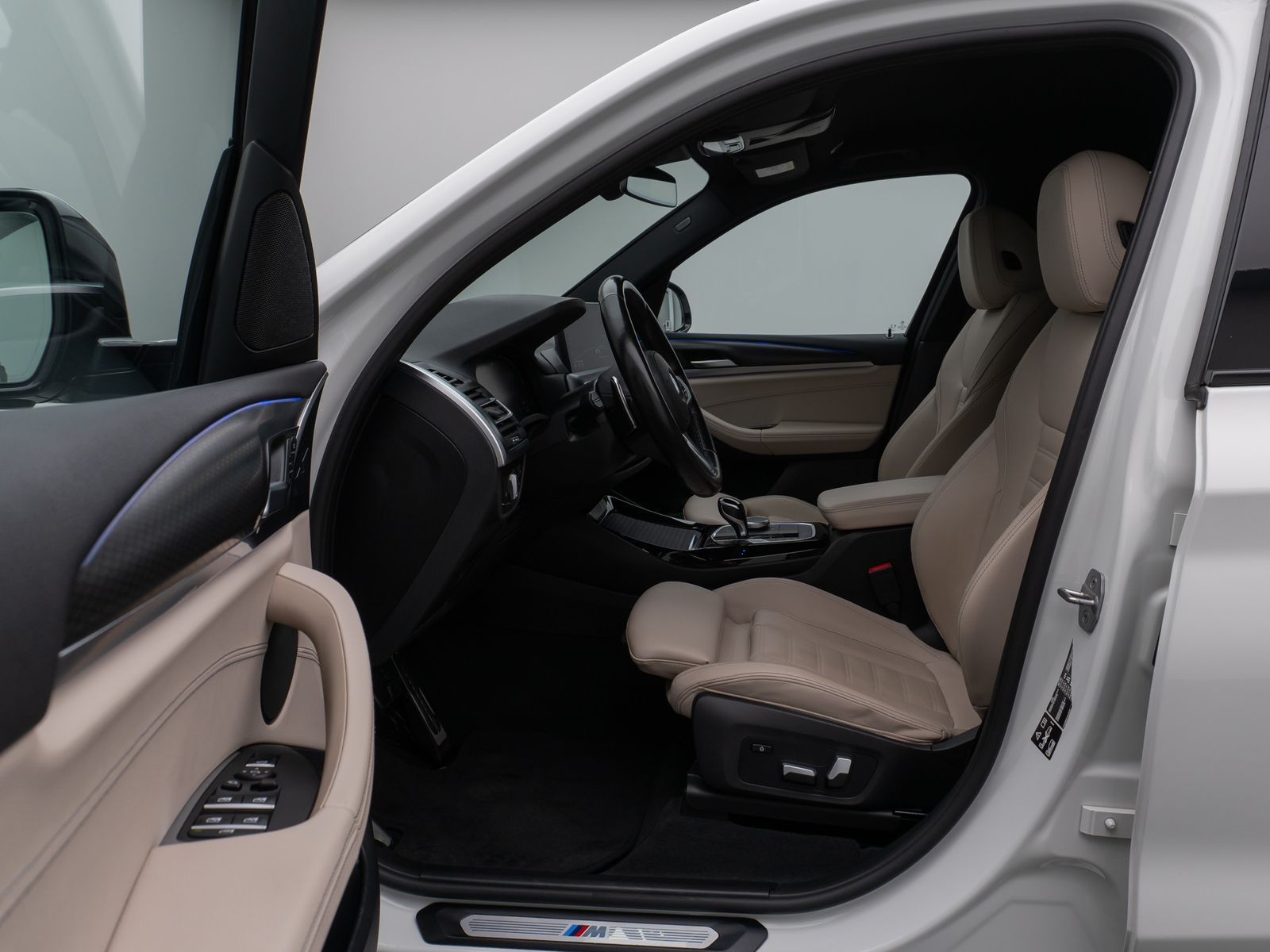 Fahrzeugabbildung BMW X3 xD30d M Sport Kamera DAB HiFi AHK Komfort 20"