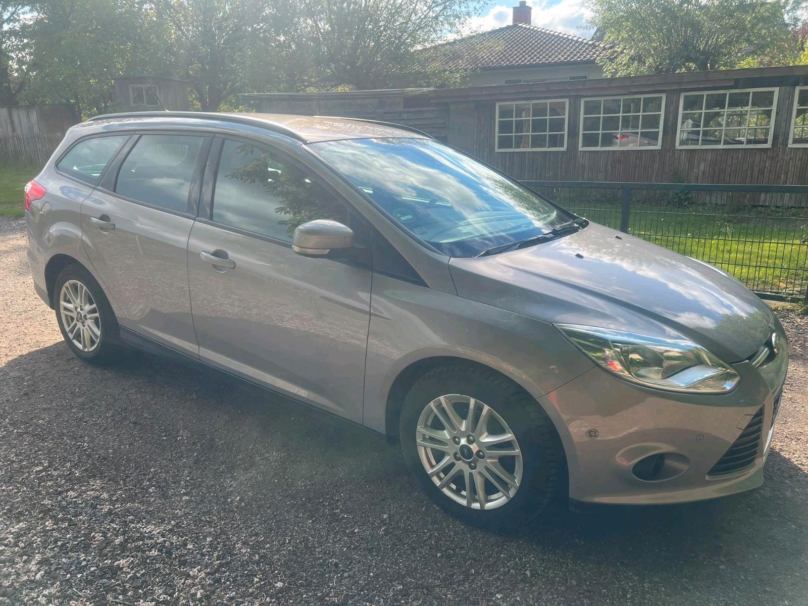 Ford Focus 2014 — rear view