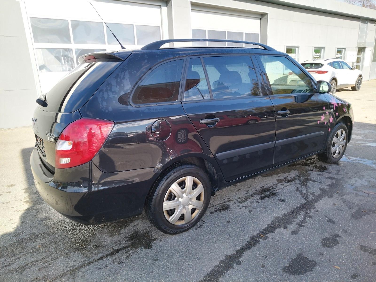 Skoda Fabia 2010 — салон