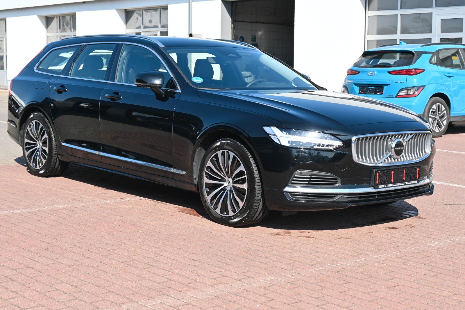 Fahrzeugabbildung Volvo V90 T6 PHEV AWD  Core Bright*AHK*Voll LED*Alarm*