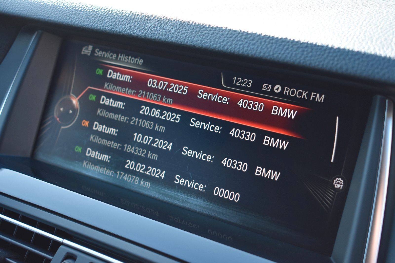 Fahrzeugabbildung BMW 530 d Touring ACC AHK HUD