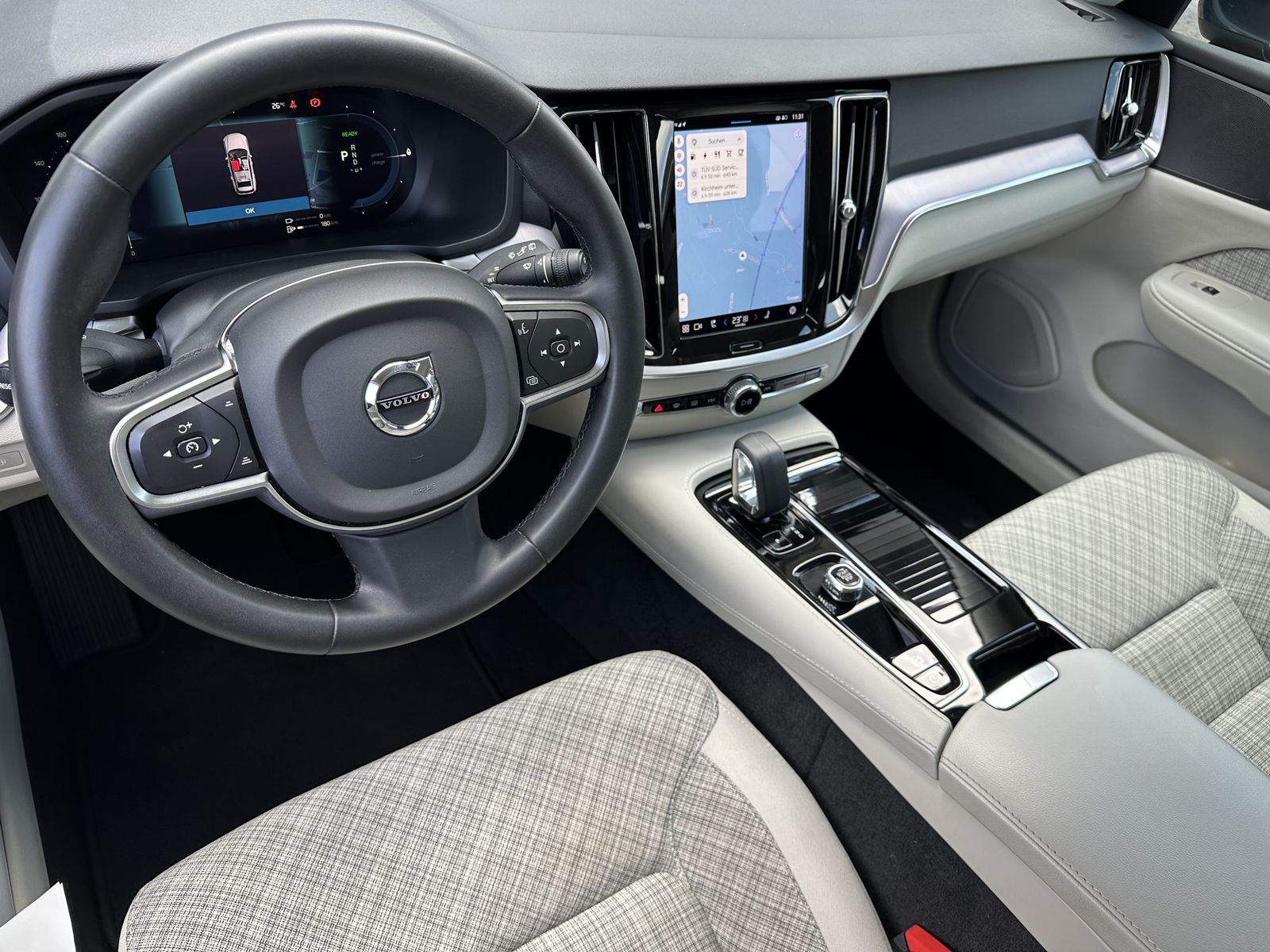 Fahrzeugabbildung Volvo V60 T6 AWD Recharge Core NAV+LED+ACC+STHZG+18ZO