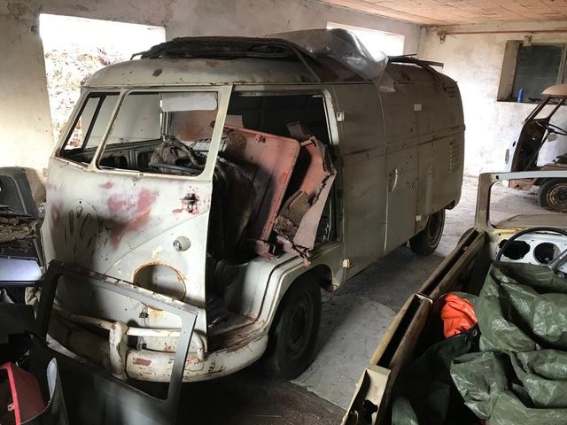 Volkswagen T1 mit doppelten Klapptüren/Oldtimer