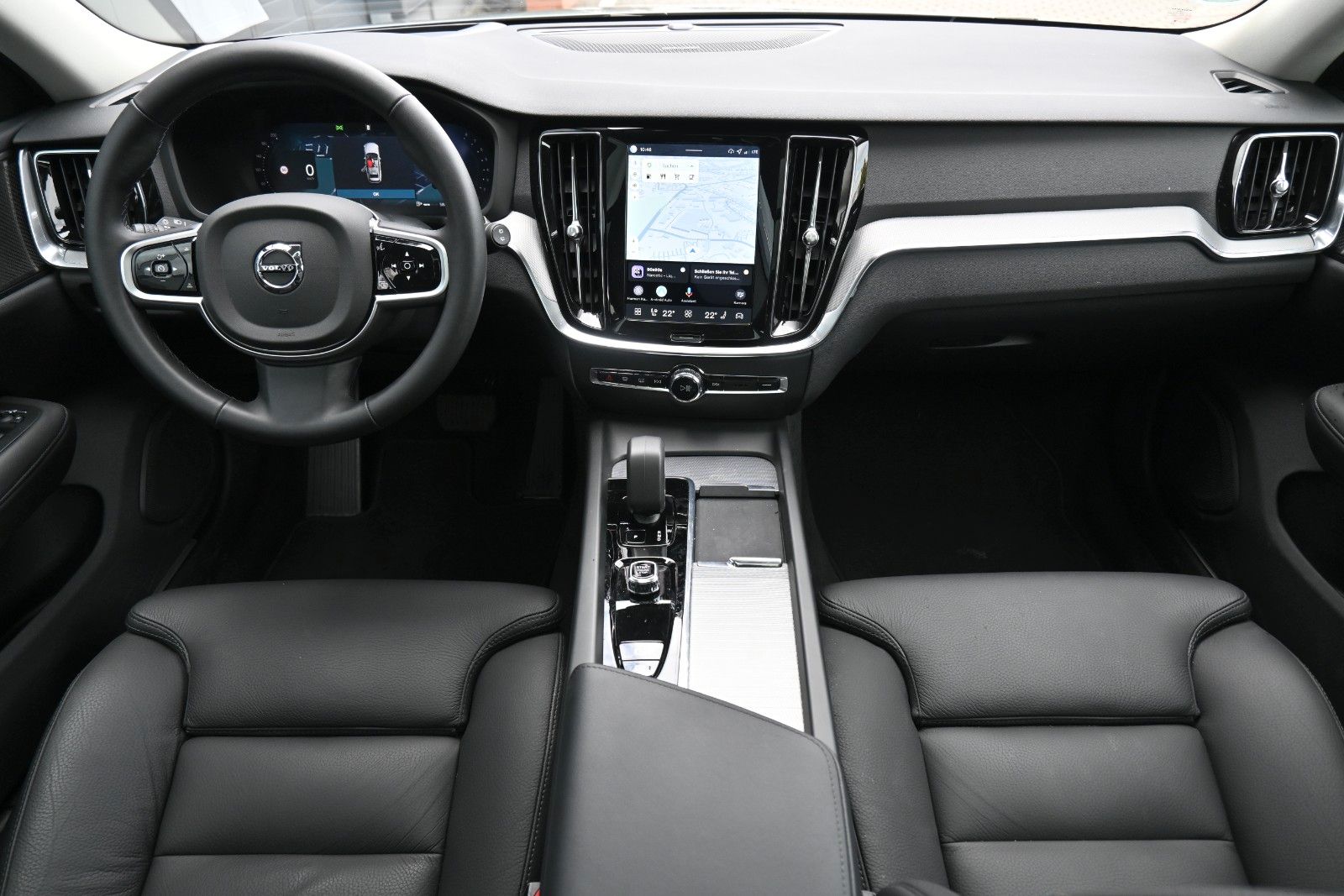Fahrzeugabbildung Volvo V60 B4 DKG Plus Dark*HuD*PANO*360°*ACC