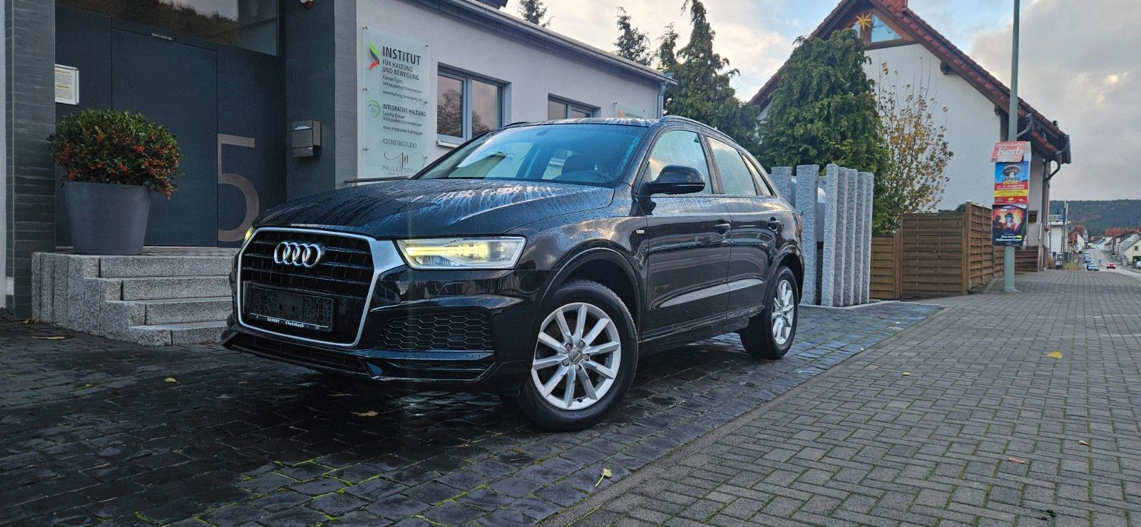 AUDI Q3 1.4 TFSI - 1. Hand - S-LINE
