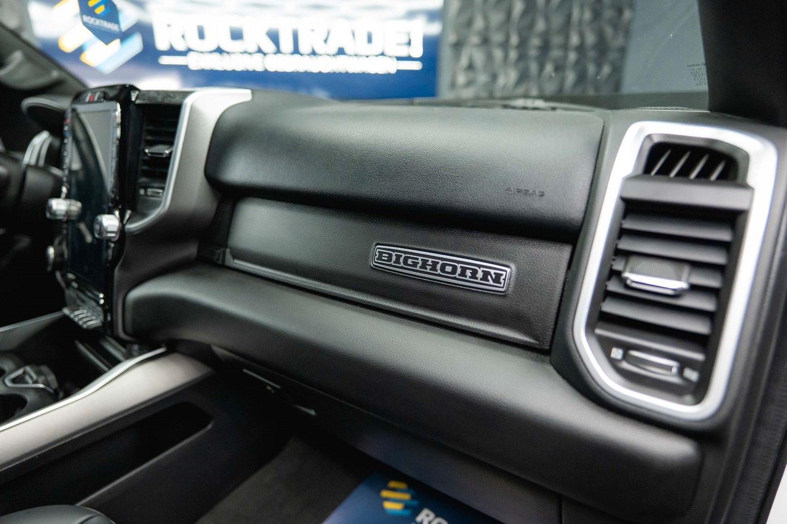 Fahrzeugabbildung Dodge RAM 5.7 V8 HEMI OFFROAD Night Limited 19% LED