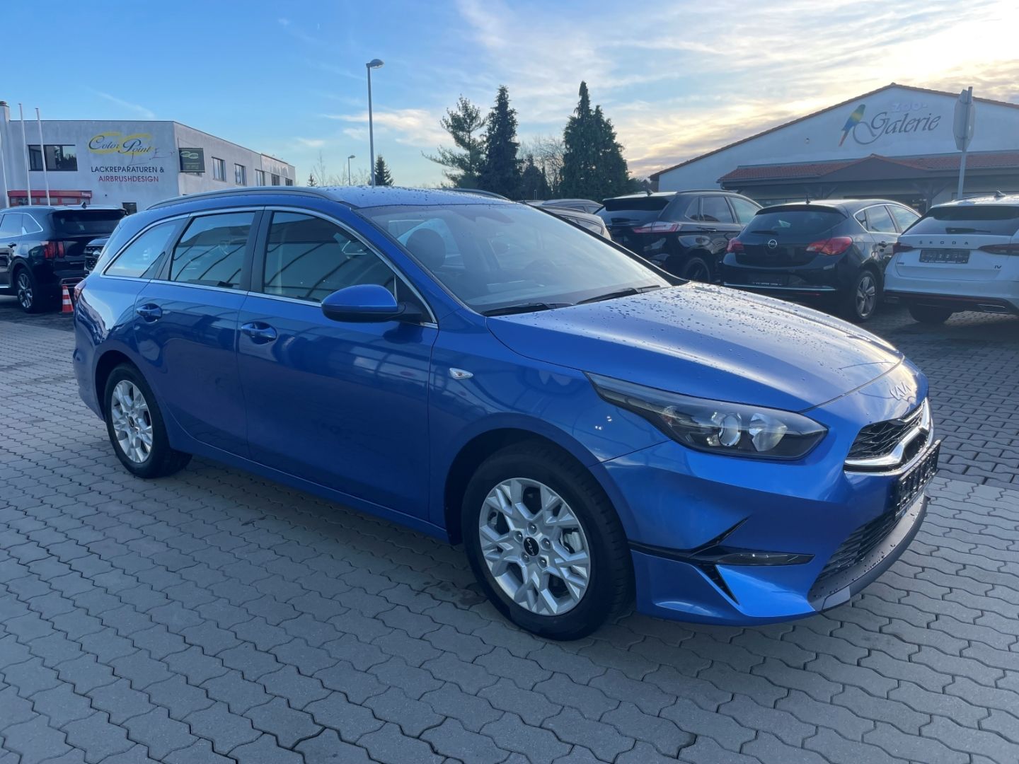 Fahrzeugabbildung Kia Ceed_sw Vision Kamera PDC VerkehrszeichERK