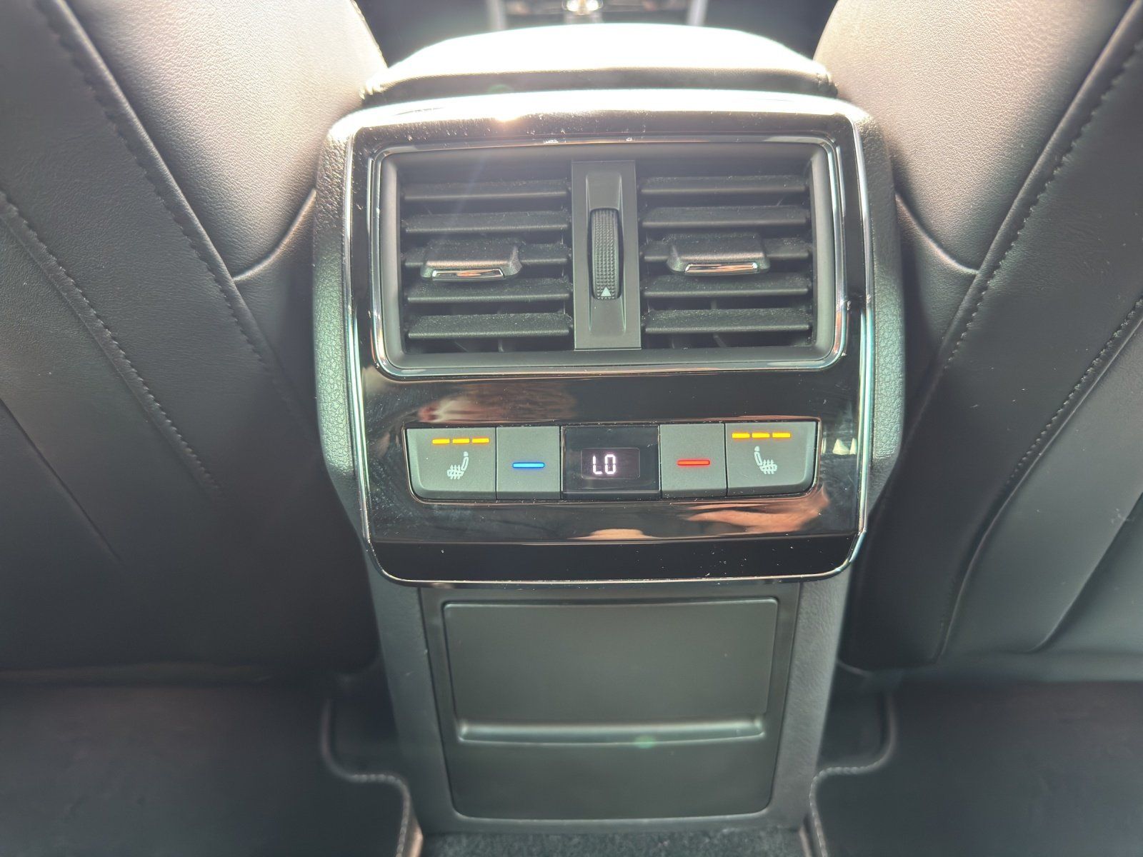 Fahrzeugabbildung SKODA Superb Combi 2.0 TDI L&K 4x4/AHK/ACC/ST-HZG/