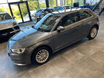 Audi A3 ambiente *BI-XENON*NAVI*TEMPOMAT*SZHZ*KLIMA*