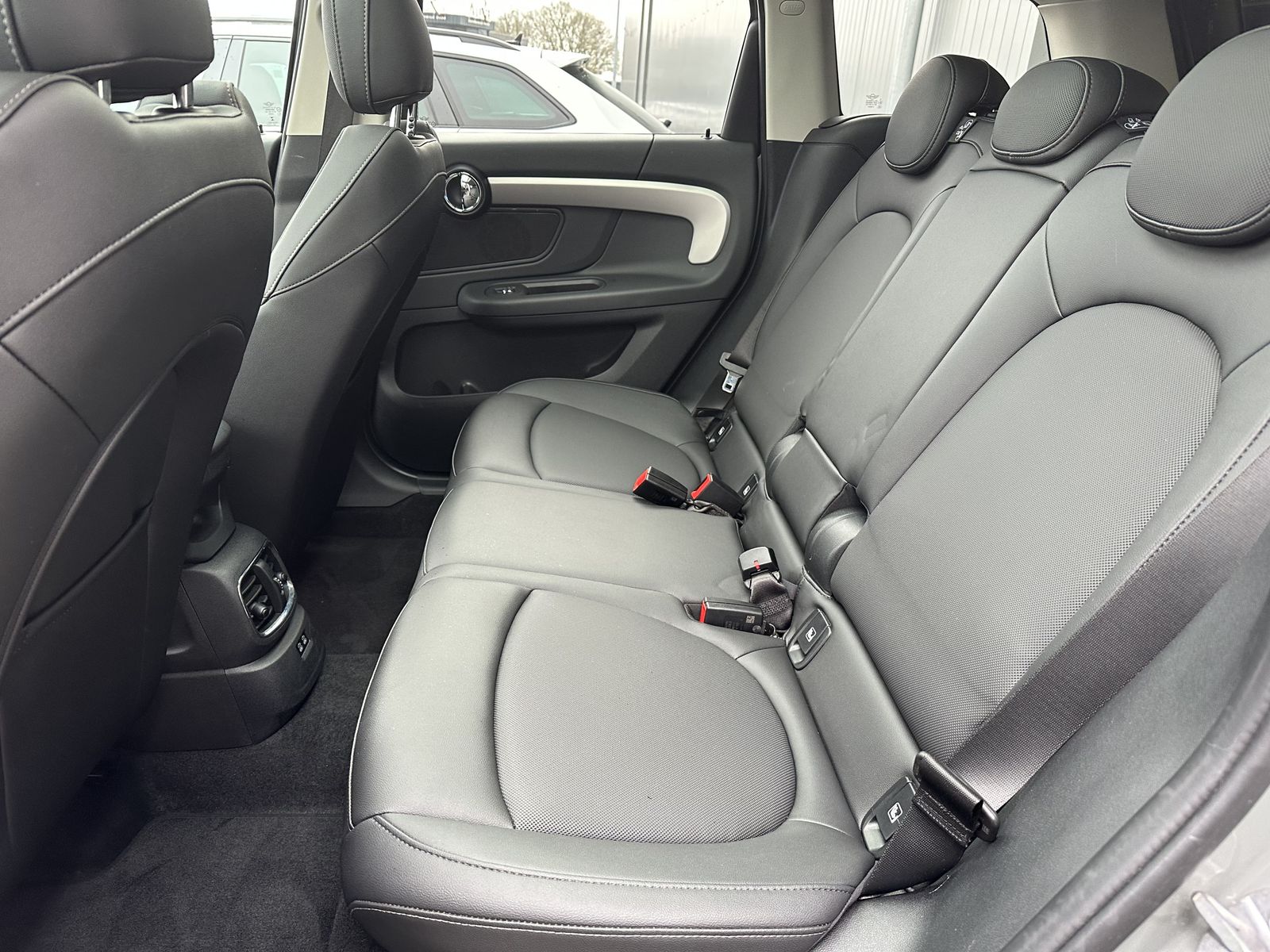 Fahrzeugabbildung MINI Cooper SE Countryman All4 NAV+LED+PANO+KAM+18ZO