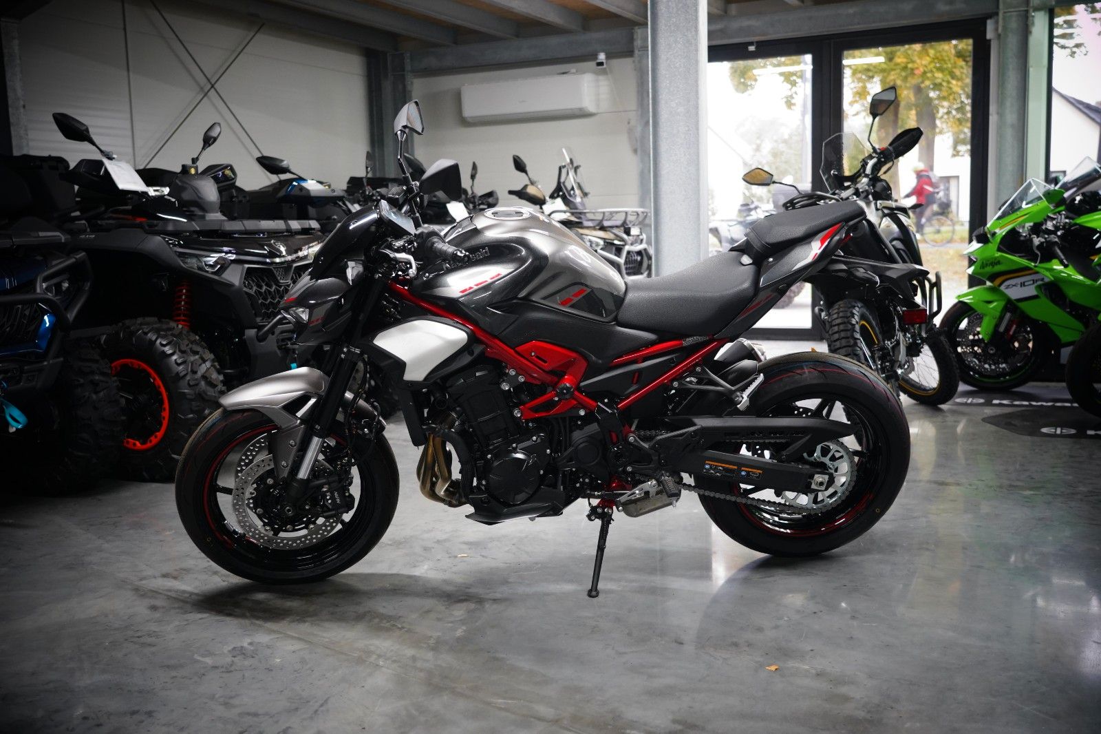 Fahrzeugabbildung Kawasaki Z900 2025 4 Jahre Garantie 70KW