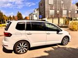 Volkswagen Touran 2.0 TDI SCR 140kW DSG Highline Highline - VW Touran Gebrauchtwagen in Freiburg