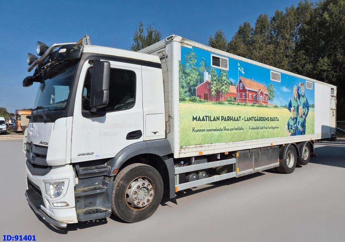 Mercedes-Benz Antos 2532 - 6x2 - Euro 6 - Animal transport