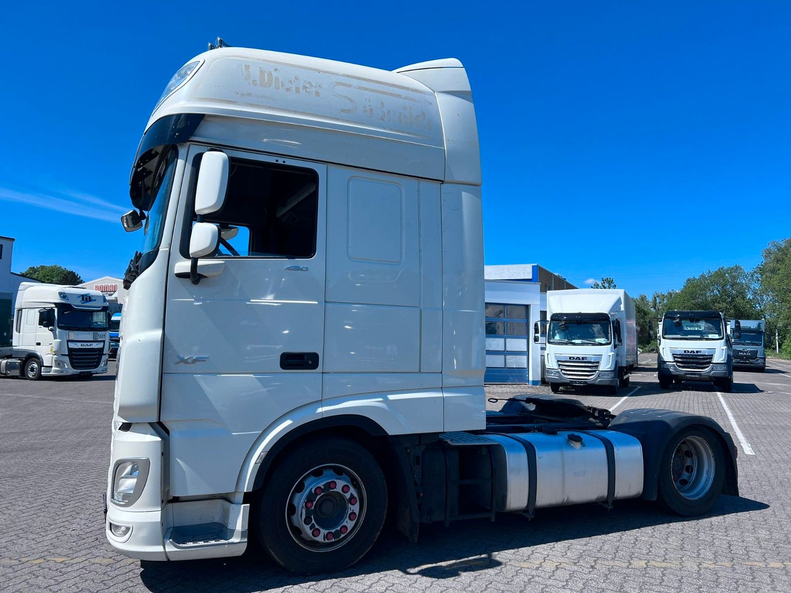 Fahrzeugabbildung DAF Low Deck XF 480 FT, Intarder