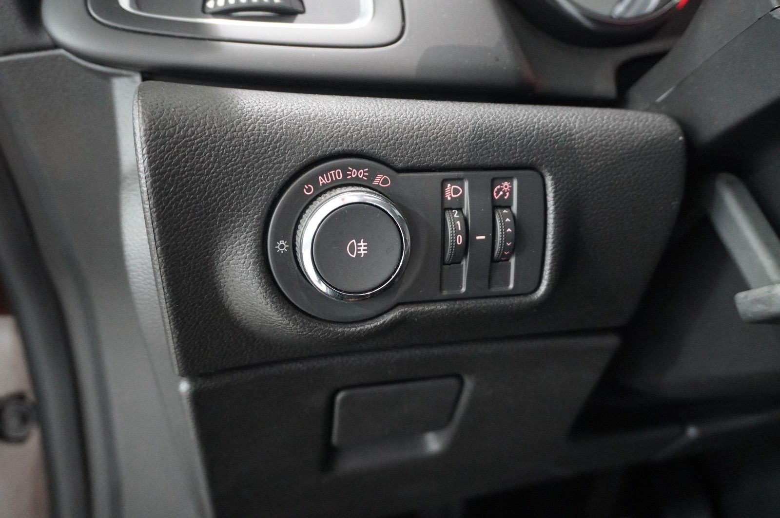 Fahrzeugabbildung Opel Cascada 1.4T EDITION SPORT/SHZ/TEMP/USB/BI-COLOR