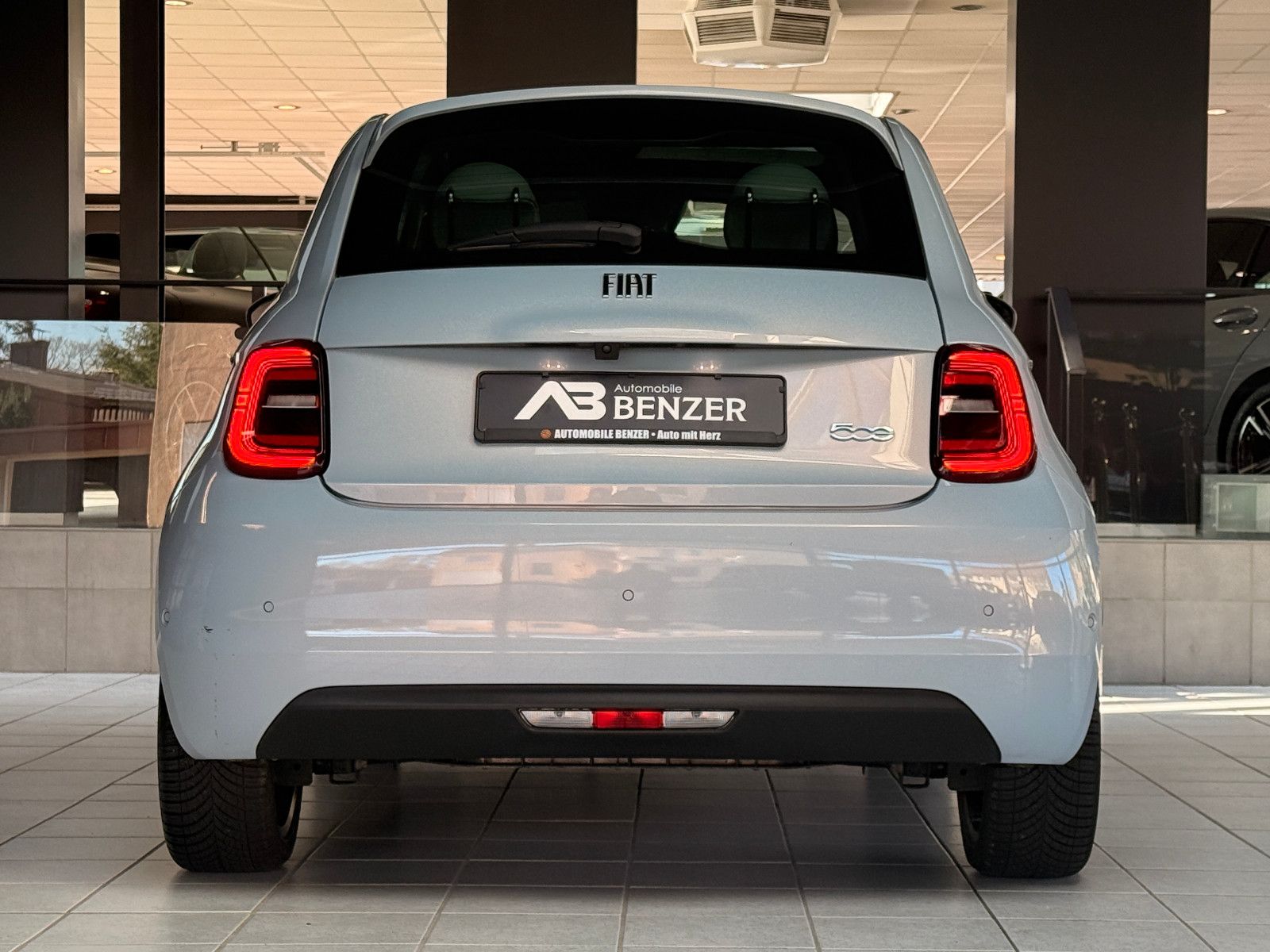 Fahrzeugabbildung Fiat 500e/ 3+1 /LA PRIMA/APPLE/NAVI/KAMERA/LED/LEDER