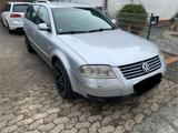 Volkswagen VW Passat W8 4 Motion Handschalter - Volkswagen Passat: Kombi, W8