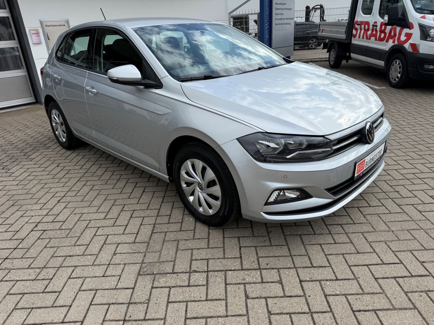 Fahrzeugabbildung Volkswagen Polo VI Comfortline Navi Kurv ACC WLAN DAB SHZ T