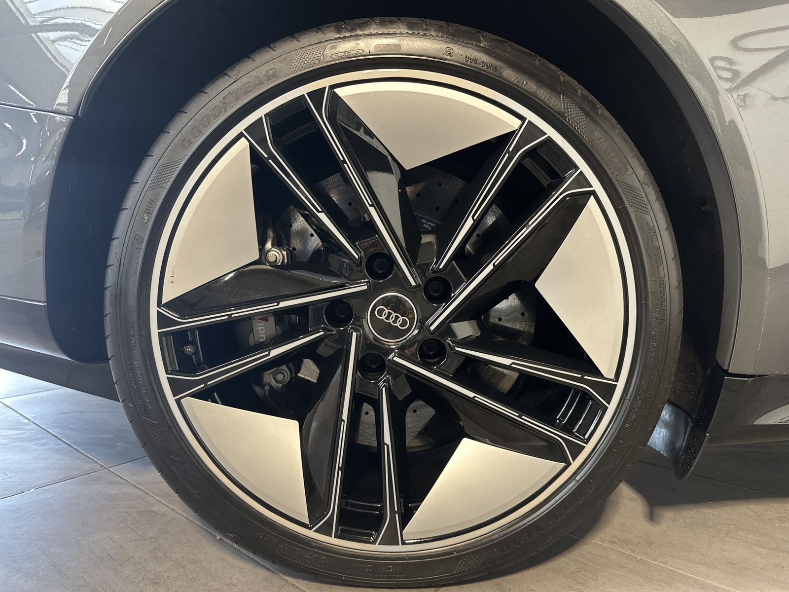 Fahrzeugabbildung Audi RS e-tron GT Qu NAV+LED+HUD+360°+PANO+B&O+VCOCK