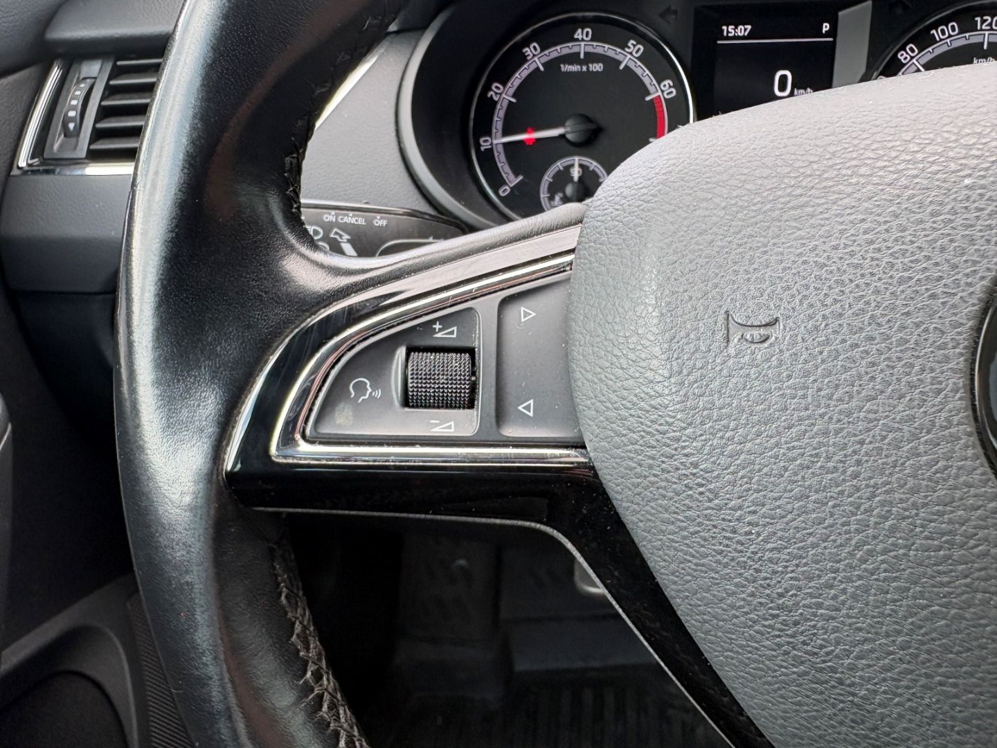 Fahrzeugabbildung SKODA Octavia Drive TotWinkAss Allwetter AppleCarPlay