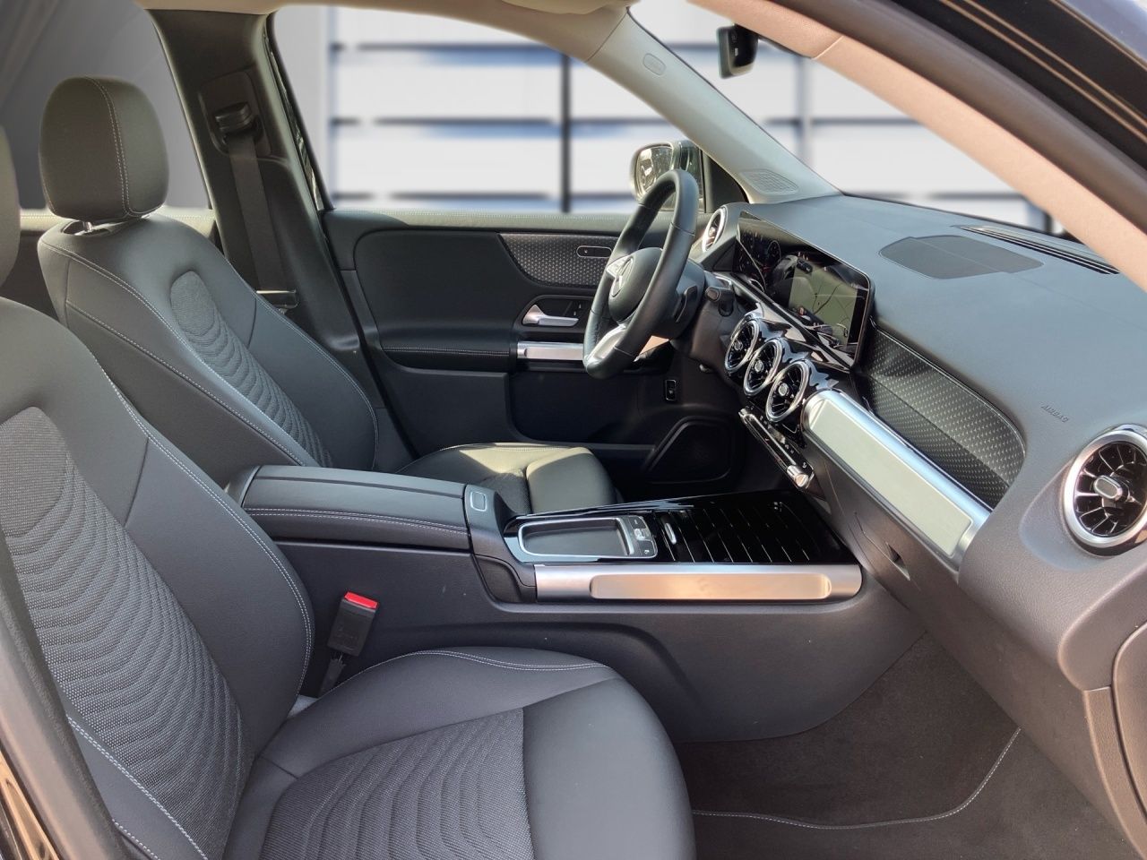 Fahrzeugabbildung Mercedes-Benz GLB 220 4M LENKRADHEIZ+SITZKOMFORT+KAMERA+