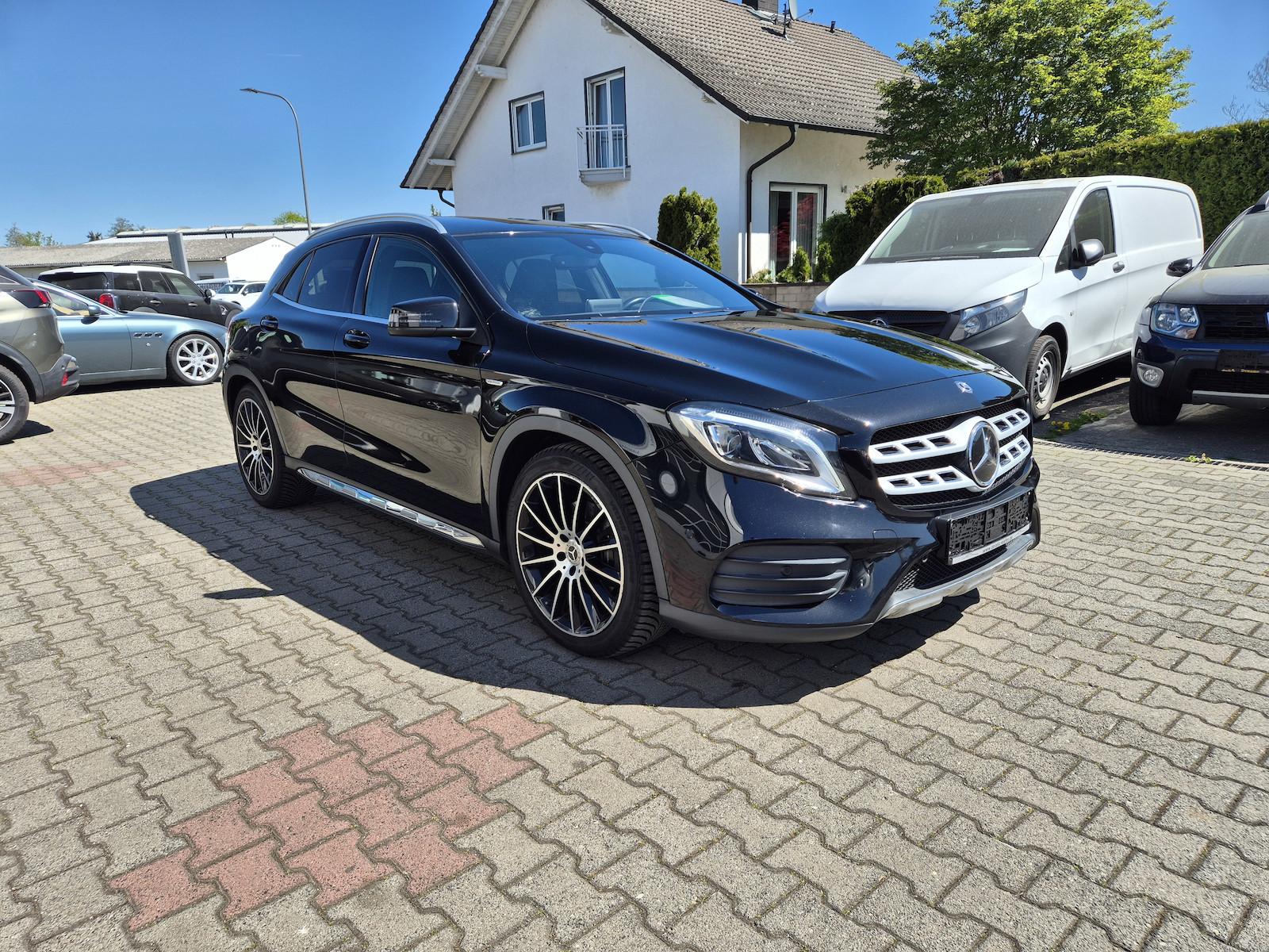 Mercedes-Benz GLA 220 d 4M AMG Line Navigation, DISTRONIC, LED
