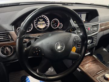 Mercedes E 200 - 11