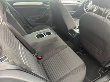 Volkswagen Golf - 10