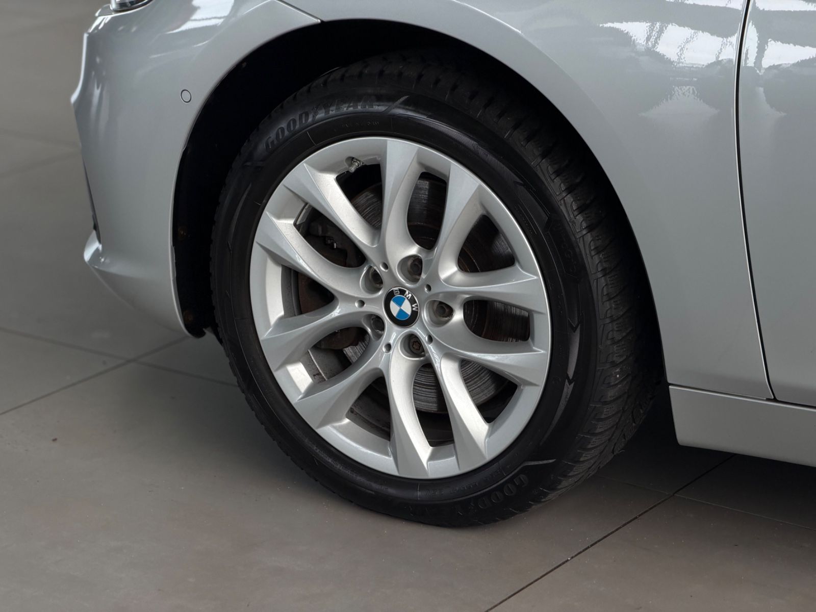 Fahrzeugabbildung BMW 2er Gran Tourer 220d Advantage Business LED